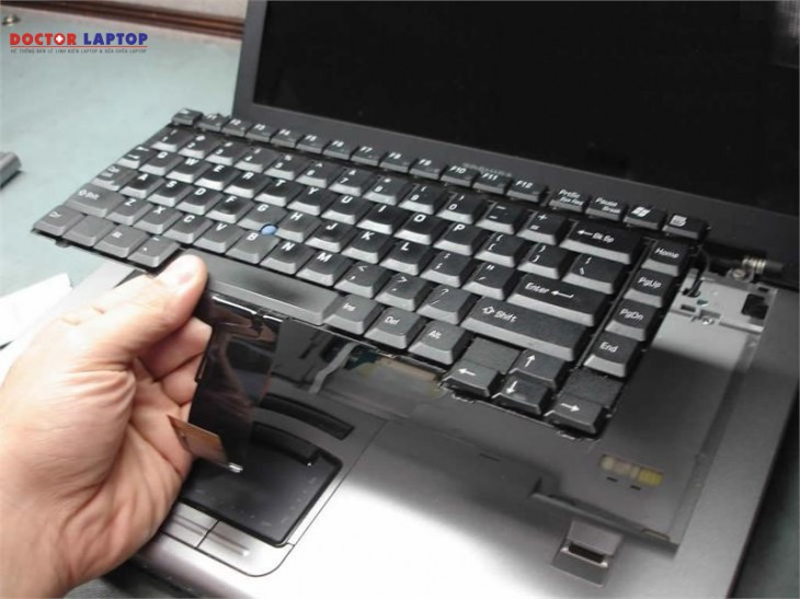 bật mí cách thay bàn phím laptop toshiba đơn giản nhất - 6